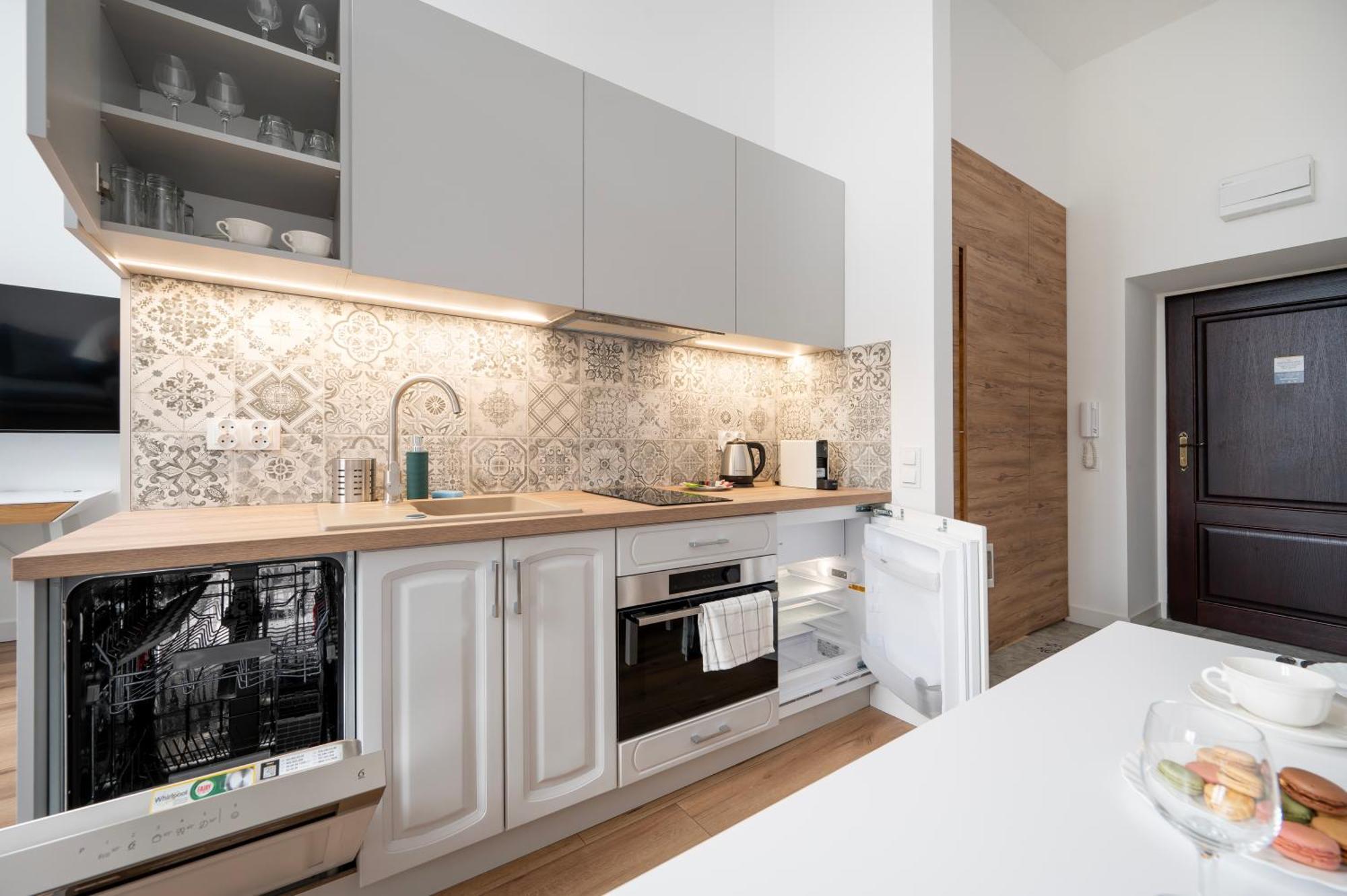 Lodz Jaracza Apt - Workspace, Parking, Park Nearby - By Rentujemy Екстер'єр фото